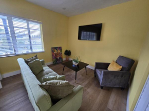 Vibrant Cuban-Style Stay Cozy for 6 Guests!